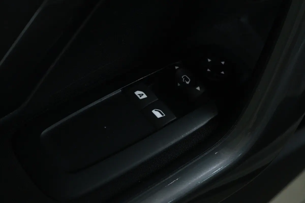 1.2 Turbo Blue Lion | Cruise Control | Panoramadak | Sensoren | Navigatie | Carplay | Airco |