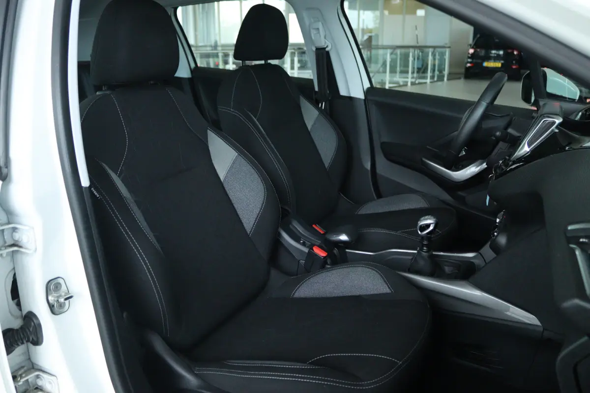 1.2 Turbo Blue Lion | Cruise Control | Panoramadak | Sensoren | Navigatie | Carplay | Airco |