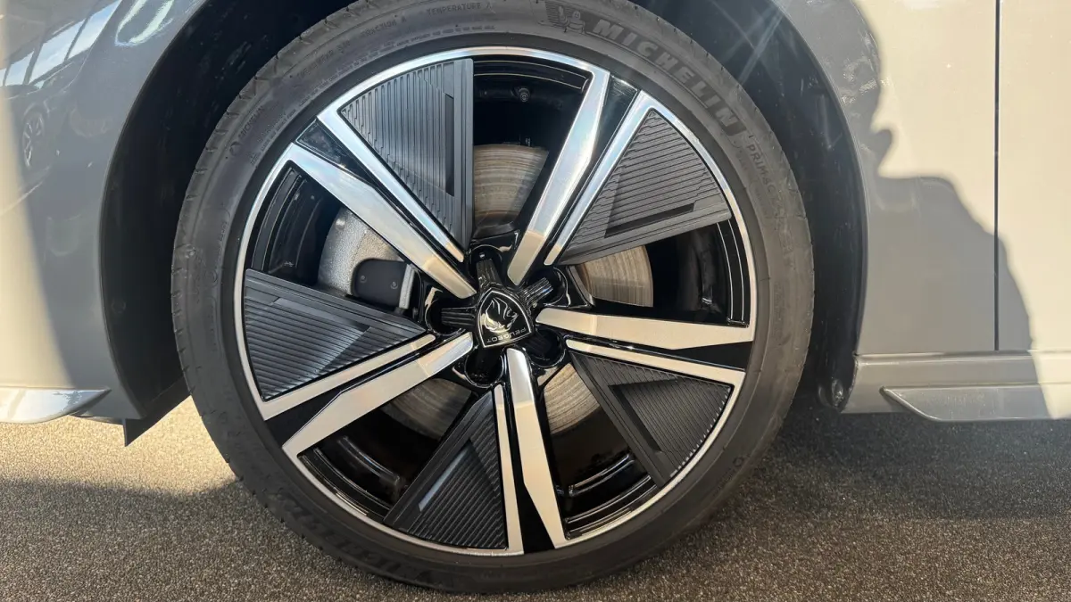 1.6 HYBRID 225PK GT PACK AUTOMAAT / NAVI / LEDER / CLIMA / PDC / 18" LMV / CAMERA / KEYLESS / FULL-LED / WINTERPAKKET / FOCAL AUDIO / BLUETOOTH / ADAPT. CRUISECONTROL / 1E EIGENAAR / FULL OP