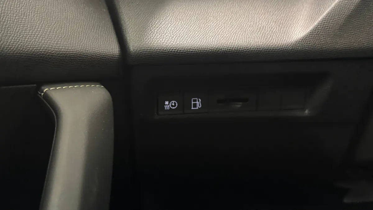 1.6 HYBRID 225PK GT PACK AUTOMAAT / NAVI / LEDER / CLIMA / PDC / 18" LMV / CAMERA / KEYLESS / FULL-LED / WINTERPAKKET / FOCAL AUDIO / BLUETOOTH / ADAPT. CRUISECONTROL / 1E EIGENAAR / FULL OP