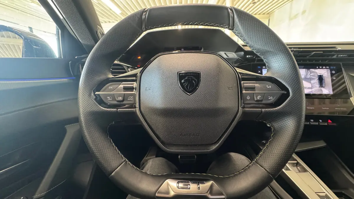1.6 HYBRID 225PK GT PACK AUTOMAAT / NAVI / LEDER / CLIMA / PDC / 18" LMV / CAMERA / KEYLESS / FULL-LED / WINTERPAKKET / FOCAL AUDIO / BLUETOOTH / ADAPT. CRUISECONTROL / 1E EIGENAAR / FULL OP