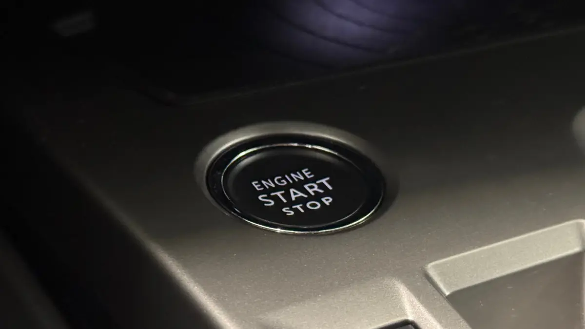 1.6 HYBRID 225PK GT PACK AUTOMAAT / NAVI / LEDER / CLIMA / PDC / 18" LMV / CAMERA / KEYLESS / FULL-LED / WINTERPAKKET / FOCAL AUDIO / BLUETOOTH / ADAPT. CRUISECONTROL / 1E EIGENAAR / FULL OP
