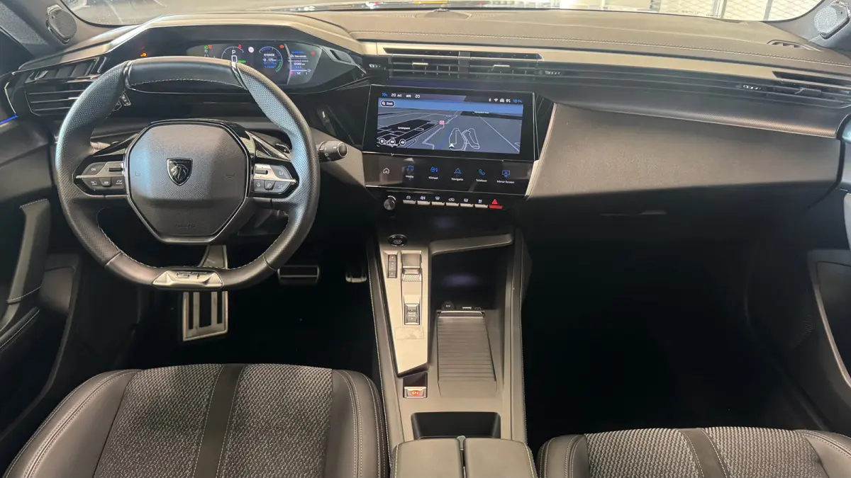 1.6 HYBRID 225PK GT PACK AUTOMAAT / NAVI / LEDER / CLIMA / PDC / 18" LMV / CAMERA / KEYLESS / FULL-LED / WINTERPAKKET / FOCAL AUDIO / BLUETOOTH / ADAPT. CRUISECONTROL / 1E EIGENAAR / FULL OP