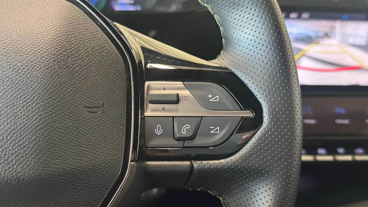 1.6 HYBRID 225PK GT PACK AUTOMAAT / NAVI / LEDER / CLIMA / PDC / 18" LMV / CAMERA / KEYLESS / FULL-LED / WINTERPAKKET / FOCAL AUDIO / BLUETOOTH / ADAPT. CRUISECONTROL / 1E EIGENAAR / FULL OP