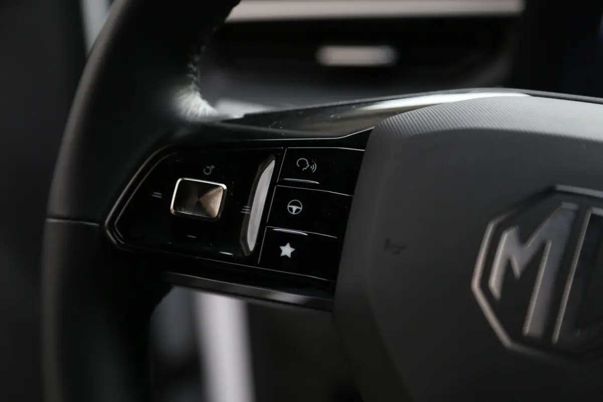 1.5 Hybrid+ Luxury Navigatie 360view ACC