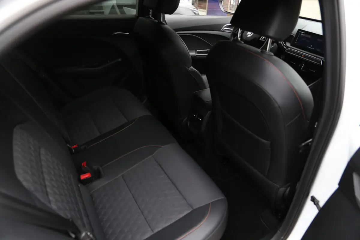 1.5 Hybrid+ Luxury Navigatie 360view ACC