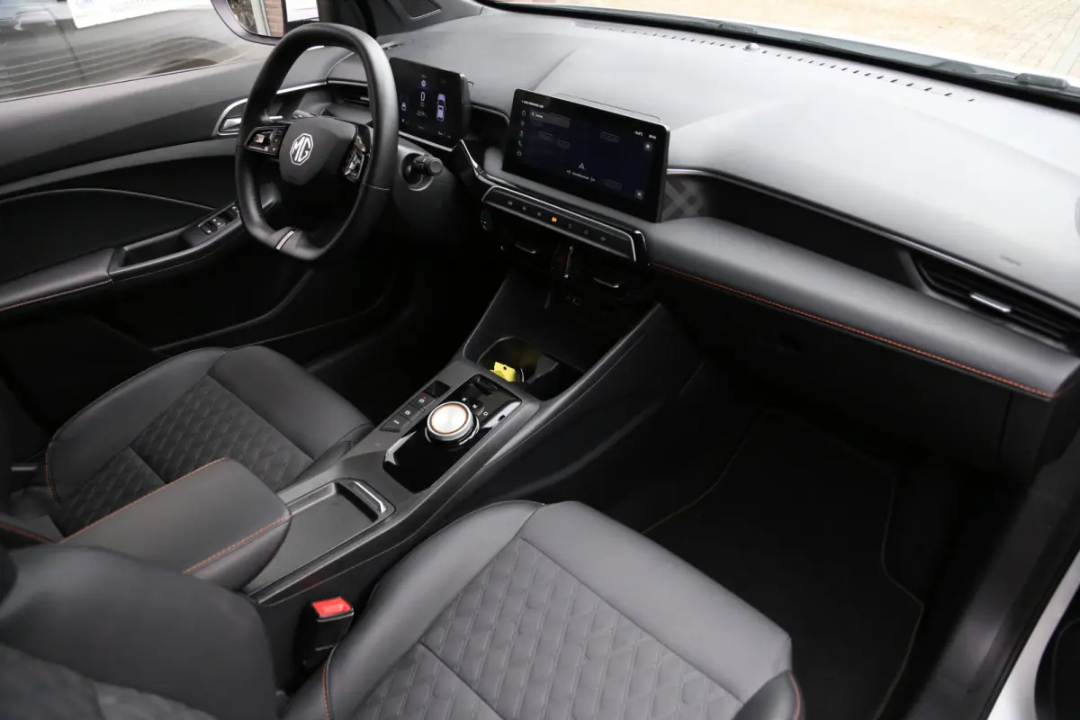 1.5 Hybrid+ Luxury Navigatie 360view ACC