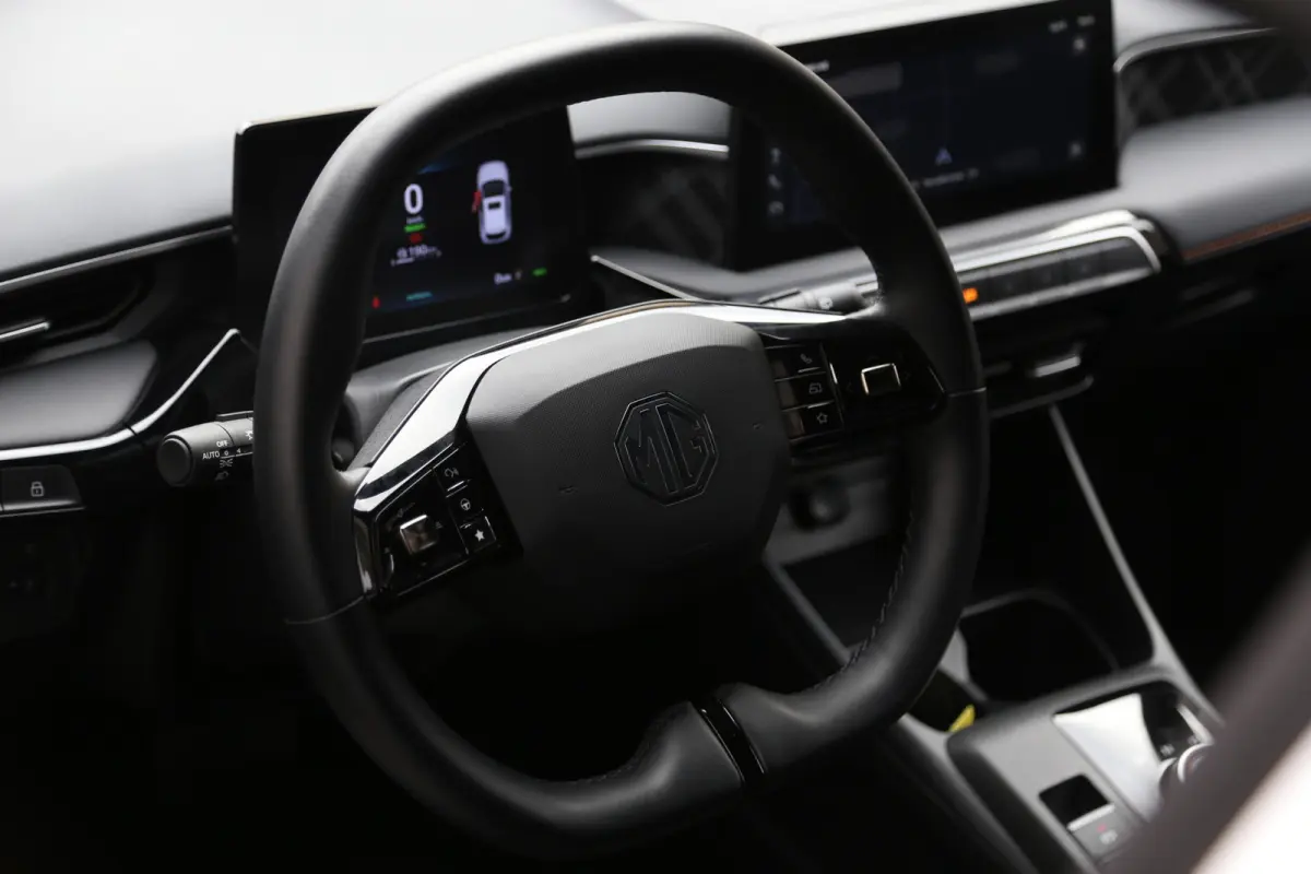 1.5 Hybrid+ Luxury Navigatie 360view ACC
