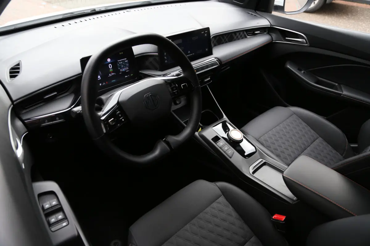 1.5 Hybrid+ Luxury Navigatie 360view ACC