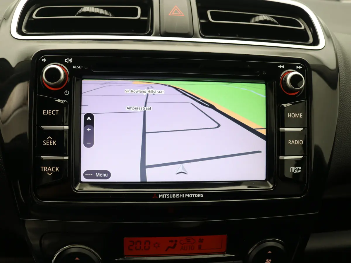 / Cruise Control / Airco Climate Control / LMV / Keyless Entry / Trekhaak / LMV / Navigatie / Dealer onderhouden /