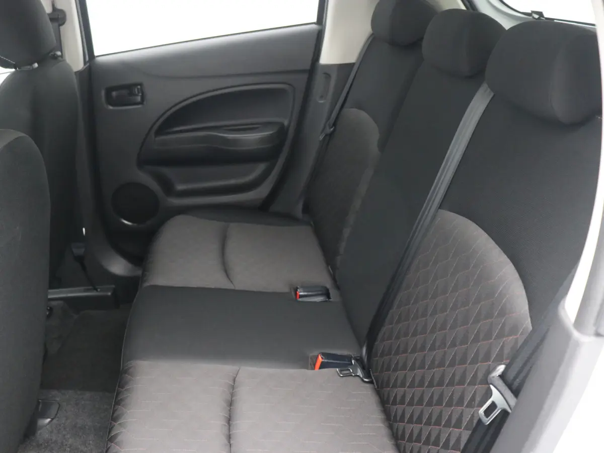 / Cruise Control / Airco Climate Control / LMV / Keyless Entry / Trekhaak / LMV / Navigatie / Dealer onderhouden /