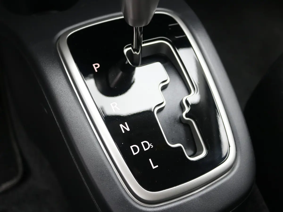 / Cruise Control / Airco Climate Control / LMV / Keyless Entry / Trekhaak / LMV / Navigatie / Dealer onderhouden /