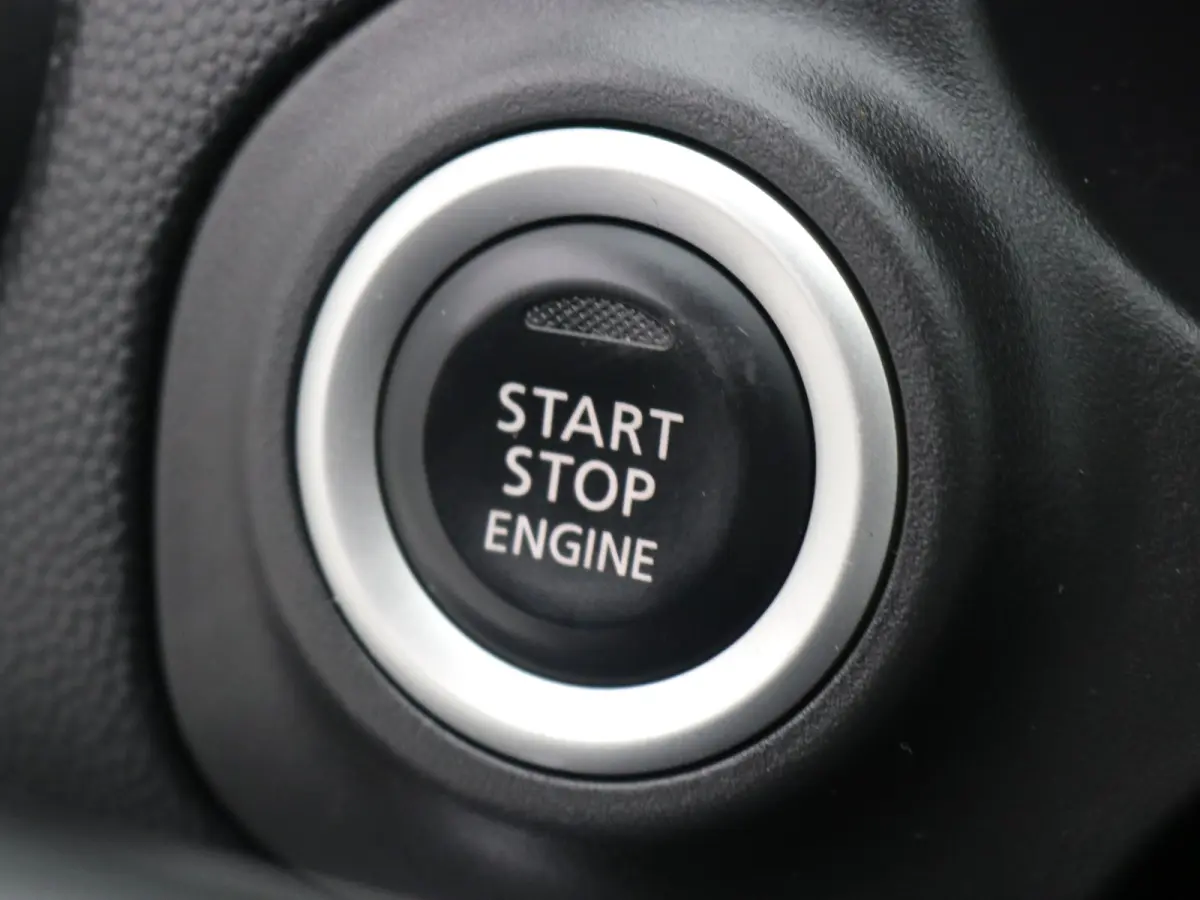 / Cruise Control / Airco Climate Control / LMV / Keyless Entry / Trekhaak / LMV / Navigatie / Dealer onderhouden /