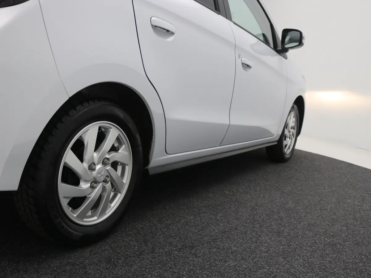 / Cruise Control / Airco Climate Control / LMV / Keyless Entry / Trekhaak / LMV / Navigatie / Dealer onderhouden /