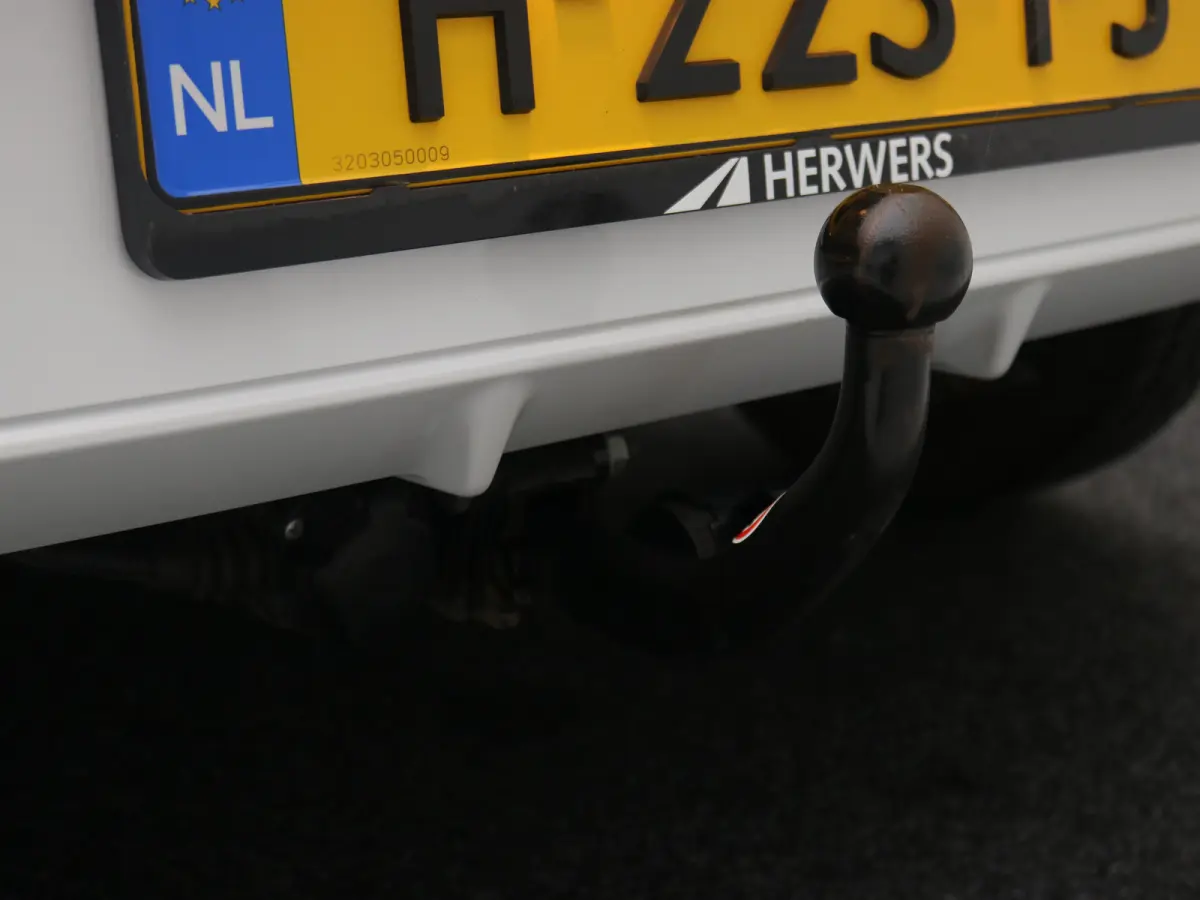 / Cruise Control / Airco Climate Control / LMV / Keyless Entry / Trekhaak / LMV / Navigatie / Dealer onderhouden /