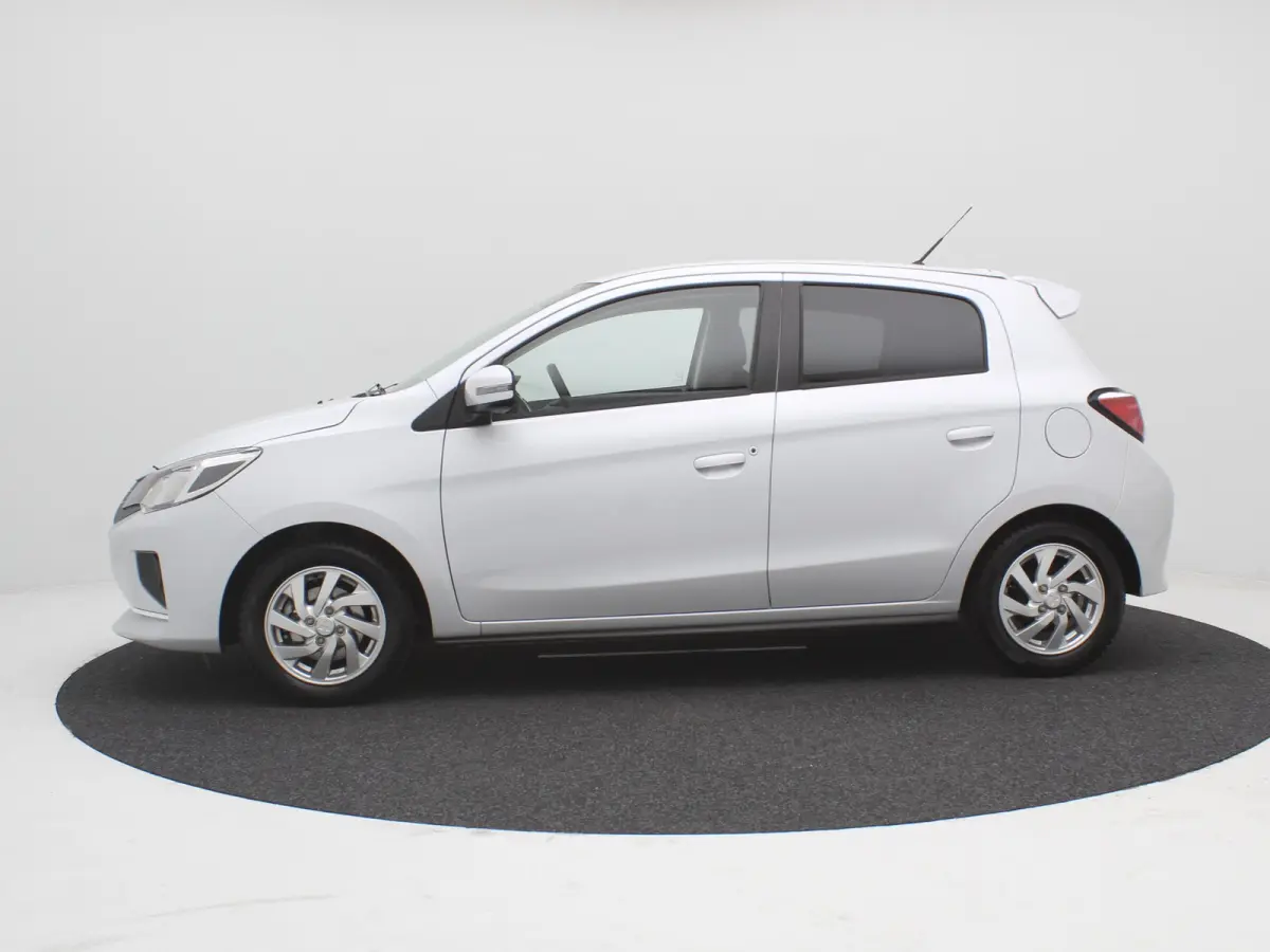 / Cruise Control / Airco Climate Control / LMV / Keyless Entry / Trekhaak / LMV / Navigatie / Dealer onderhouden /