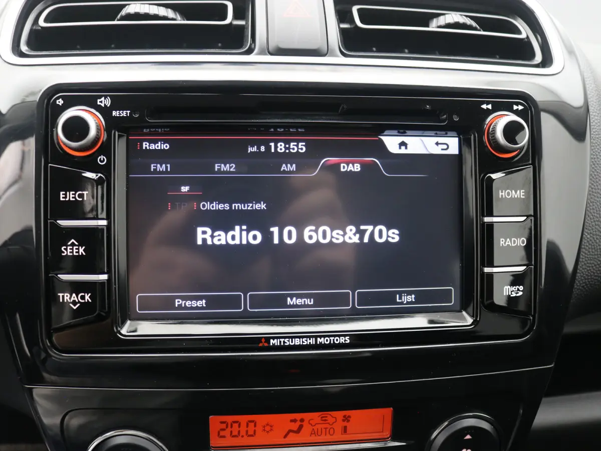 / Cruise Control / Airco Climate Control / LMV / Keyless Entry / Trekhaak / LMV / Navigatie / Dealer onderhouden /