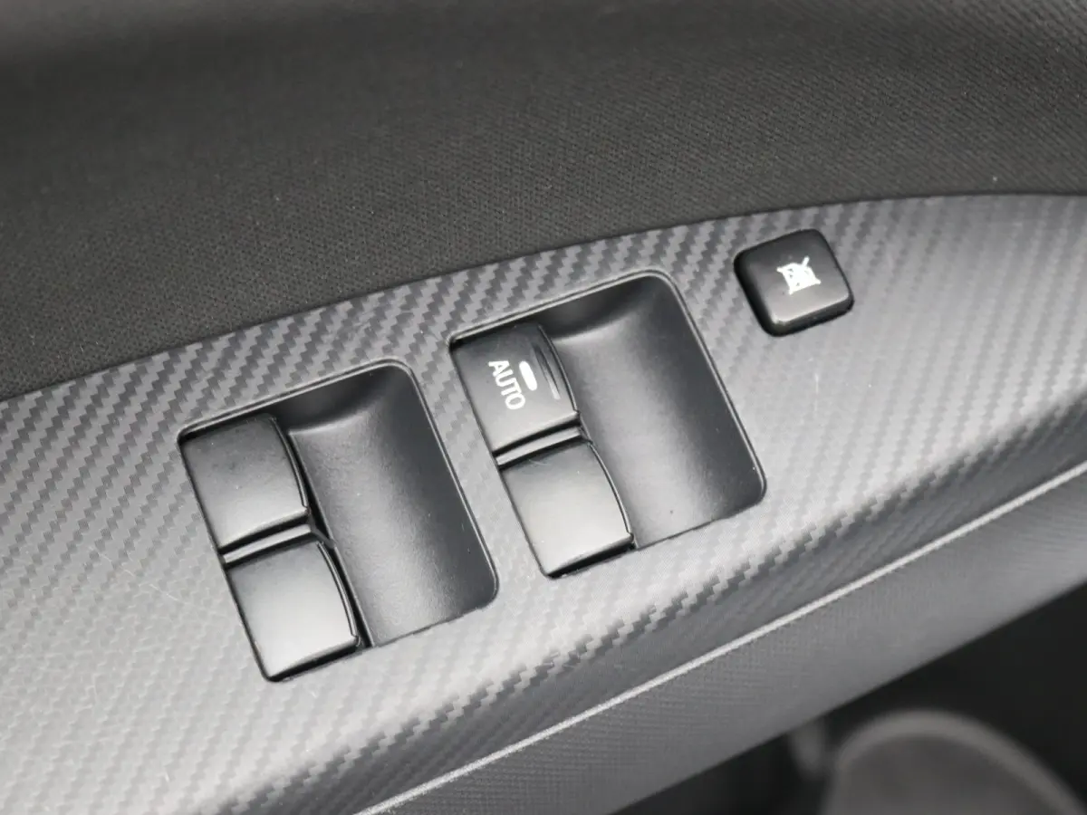 / Cruise Control / Airco Climate Control / LMV / Keyless Entry / Trekhaak / LMV / Navigatie / Dealer onderhouden /
