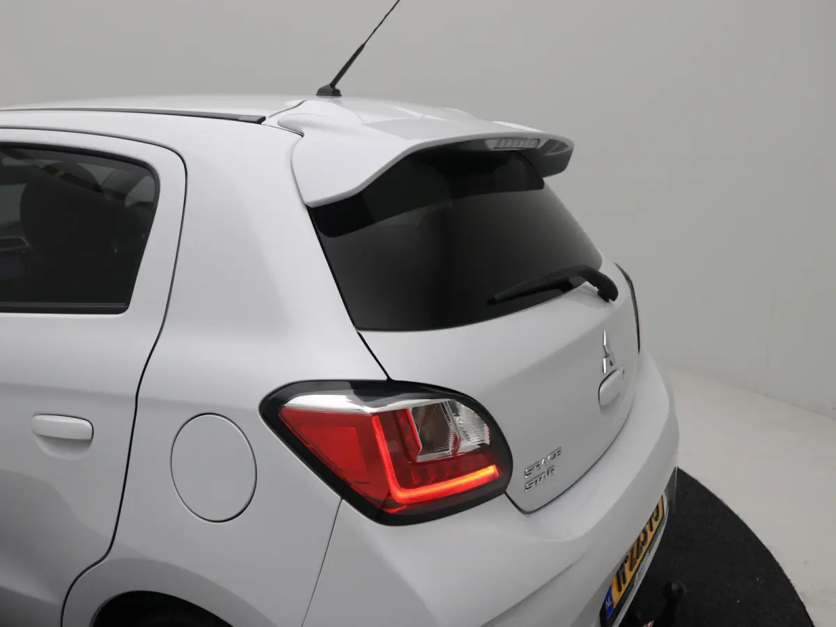 / Cruise Control / Airco Climate Control / LMV / Keyless Entry / Trekhaak / LMV / Navigatie / Dealer onderhouden /