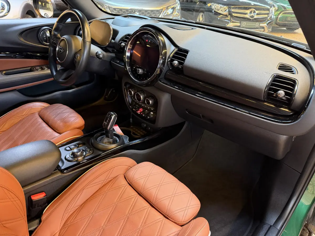 1.5 Cooper Classic | HUD | Pano | Memory | Camera | Keyless | Btw |