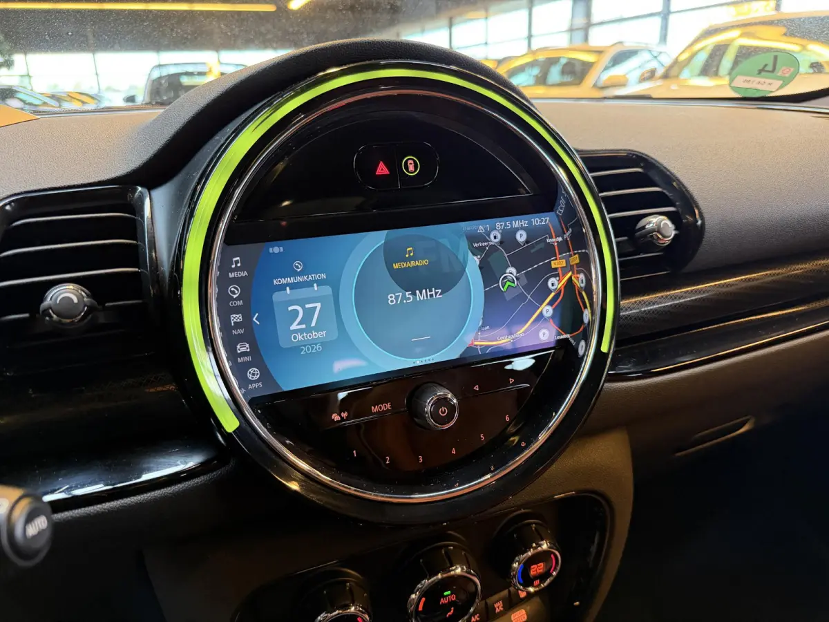 1.5 Cooper Classic | HUD | Pano | Memory | Camera | Keyless | Btw |