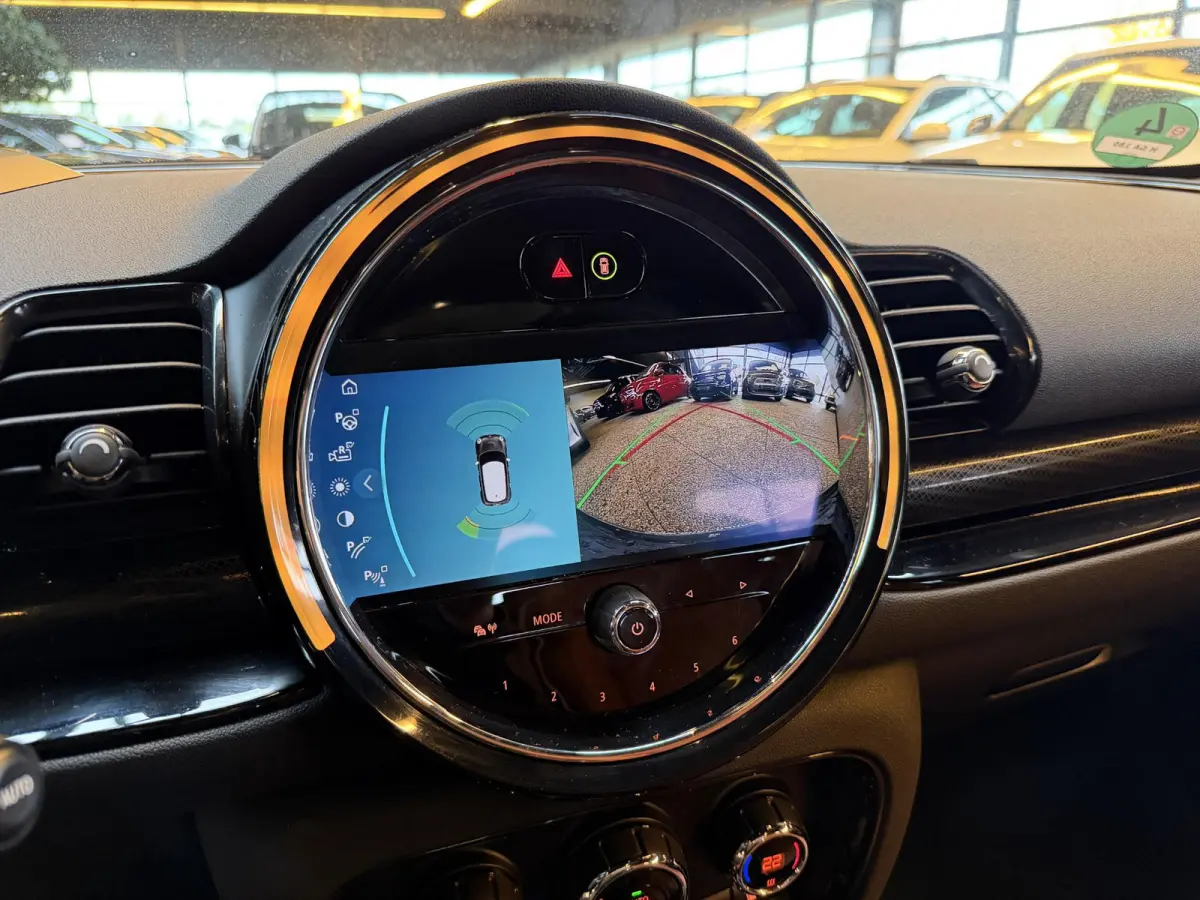 1.5 Cooper Classic | HUD | Pano | Memory | Camera | Keyless | Btw |