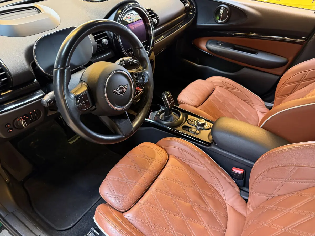 1.5 Cooper Classic | HUD | Pano | Memory | Camera | Keyless | Btw |