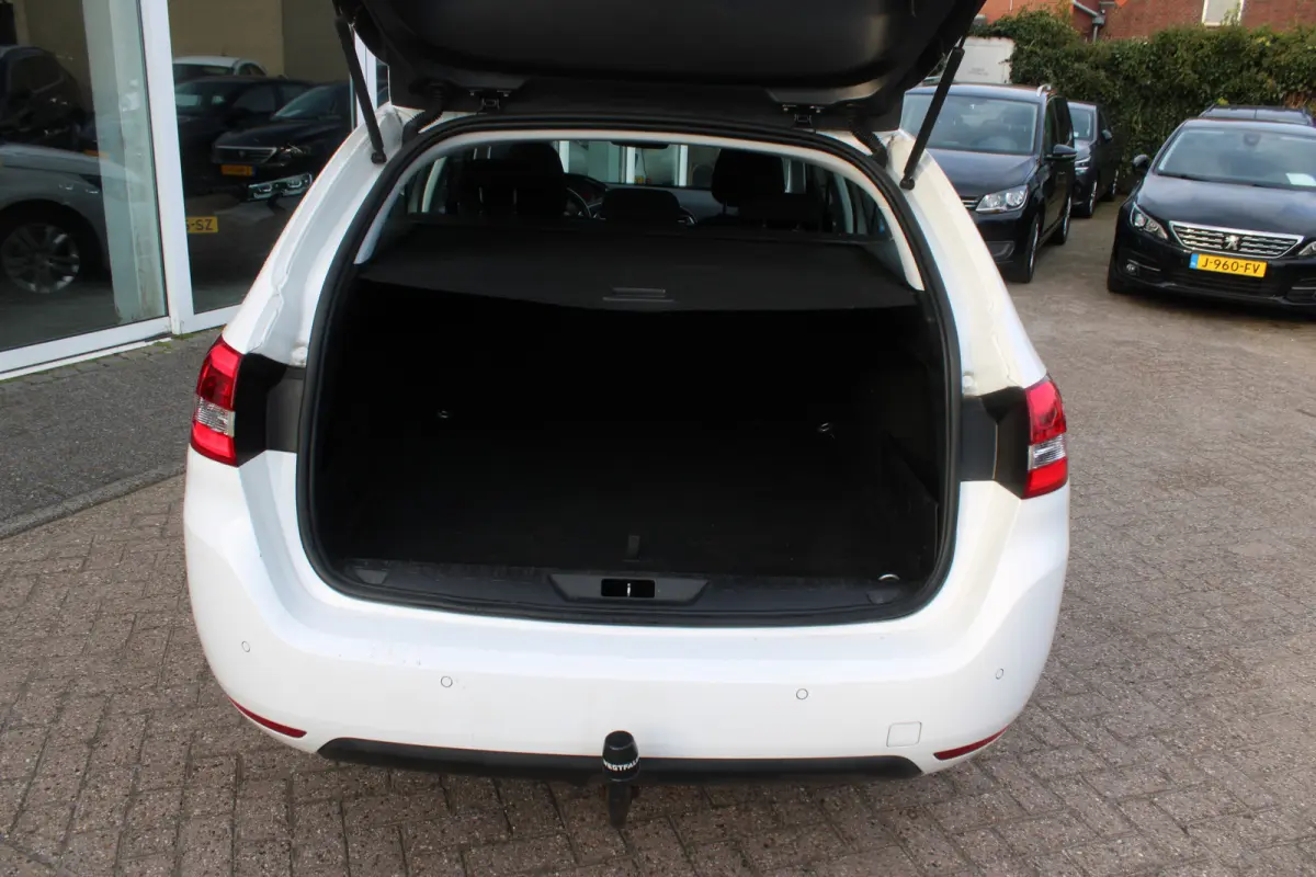 1.2 PureTech Active//Navi//Carplay//Trekhaak!!