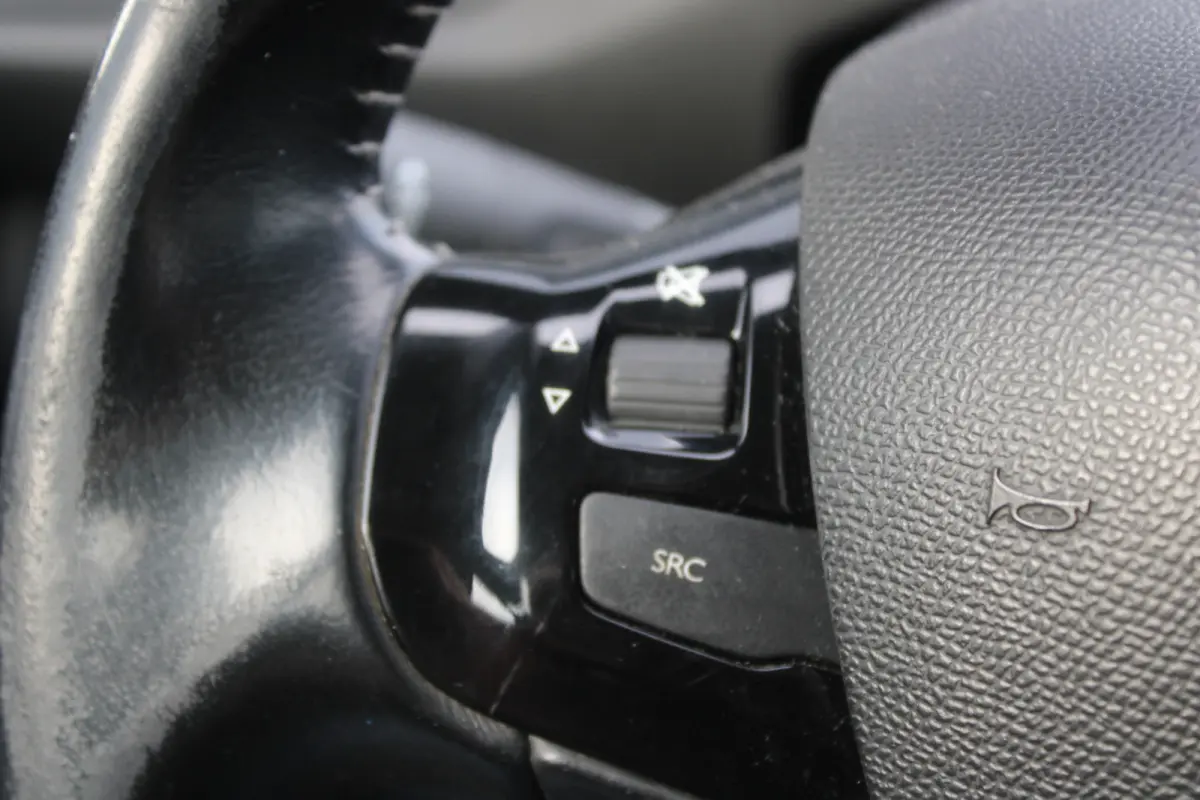 1.2 PureTech Active//Navi//Carplay//Trekhaak!!