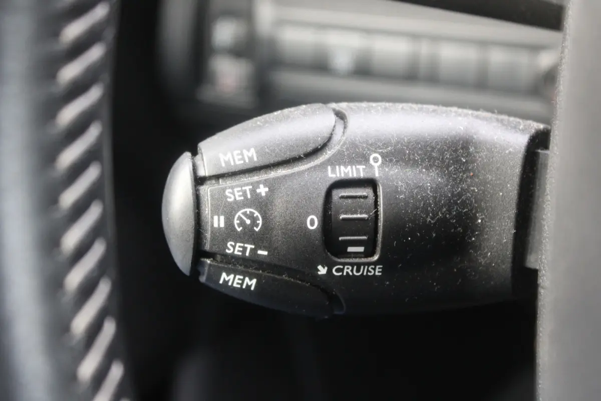 1.2 PureTech Active//Navi//Carplay//Trekhaak!!