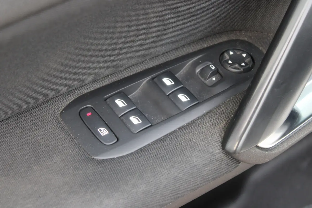 1.2 PureTech Active//Navi//Carplay//Trekhaak!!