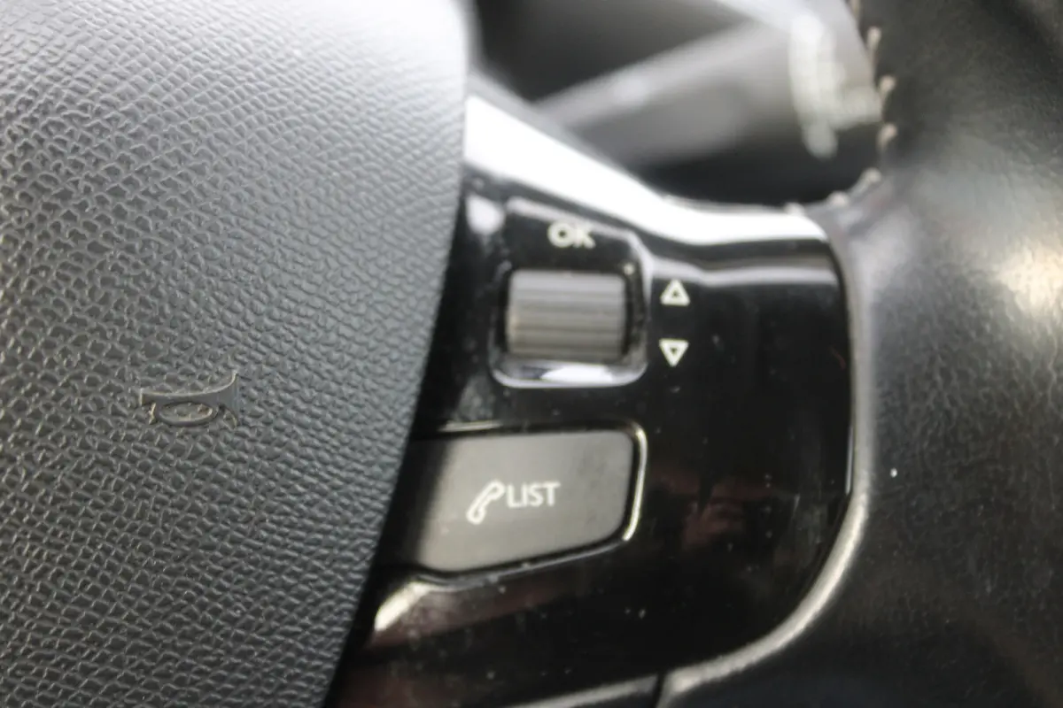 1.2 PureTech Active//Navi//Carplay//Trekhaak!!