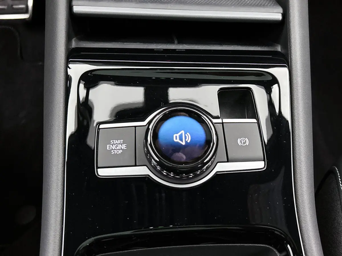 1.5 eHybrid R-Line Edition 204PK | Automaat | Panoramaschuif-kanteldak | Trekhaak inklapbaar | Black Style Pakket | 360 camera |