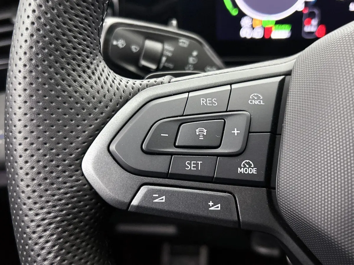 1.5 eHybrid R-Line Edition 204PK | Automaat | Panoramaschuif-kanteldak | Trekhaak inklapbaar | Black Style Pakket | 360 camera |