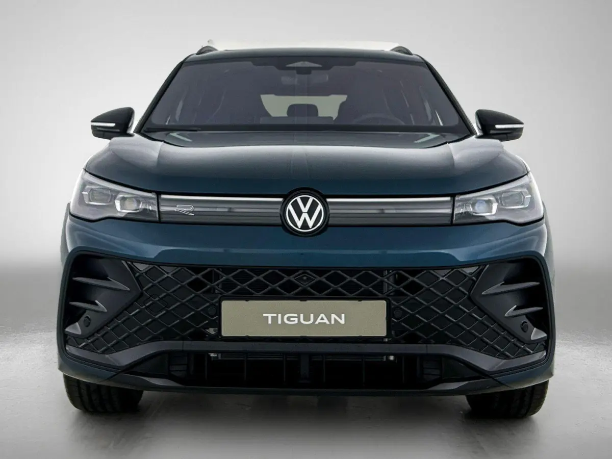 1.5 eHybrid R-Line Edition 204PK | Automaat | Panoramaschuif-kanteldak | Trekhaak inklapbaar | Black Style Pakket | 360 camera |