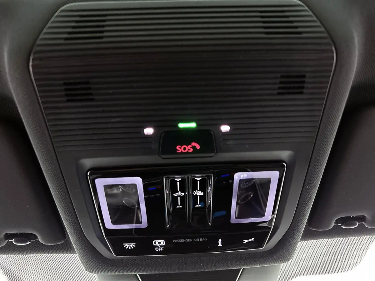 1.5 eHybrid R-Line Edition 204PK | Automaat | Panoramaschuif-kanteldak | Trekhaak inklapbaar | Black Style Pakket | 360 camera |