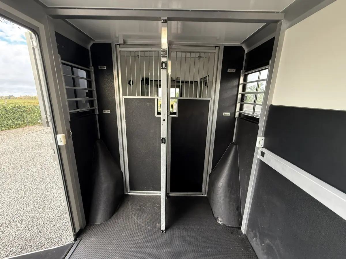 | HORSETRUCK | STX | STALLION 3XL | 2024 | AUTOMATIC | EURO 6 | HENGST | L3 | 42.423KM | LUXE | BELGISCH KENTEKEN