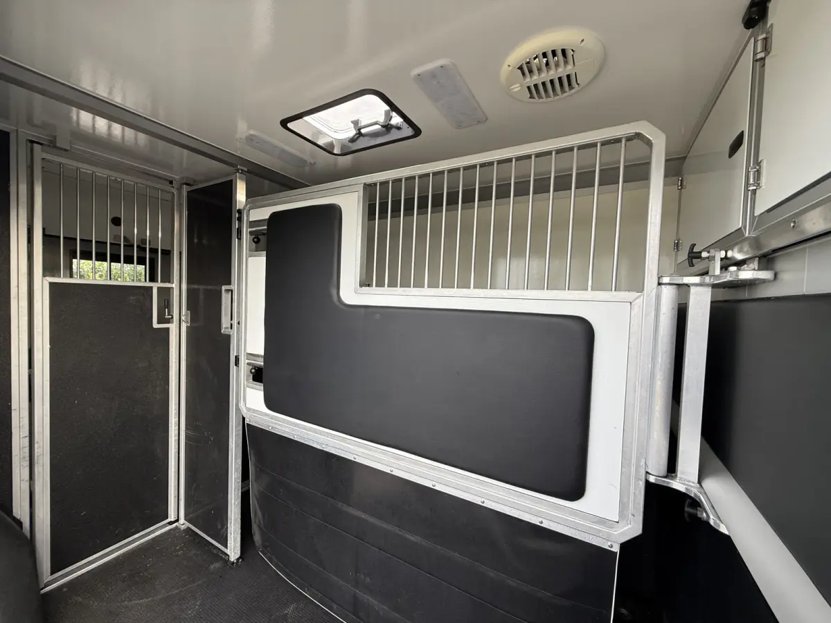 | HORSETRUCK | STX | STALLION 3XL | 2024 | AUTOMATIC | EURO 6 | HENGST | L3 | 42.423KM | LUXE | BELGISCH KENTEKEN