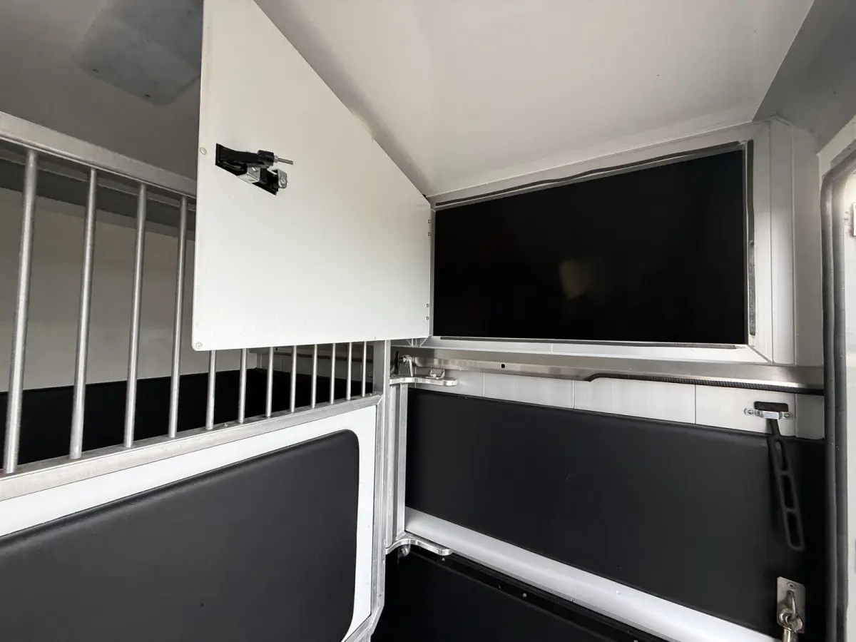 | HORSETRUCK | STX | STALLION 3XL | 2024 | AUTOMATIC | EURO 6 | HENGST | L3 | 42.423KM | LUXE | BELGISCH KENTEKEN