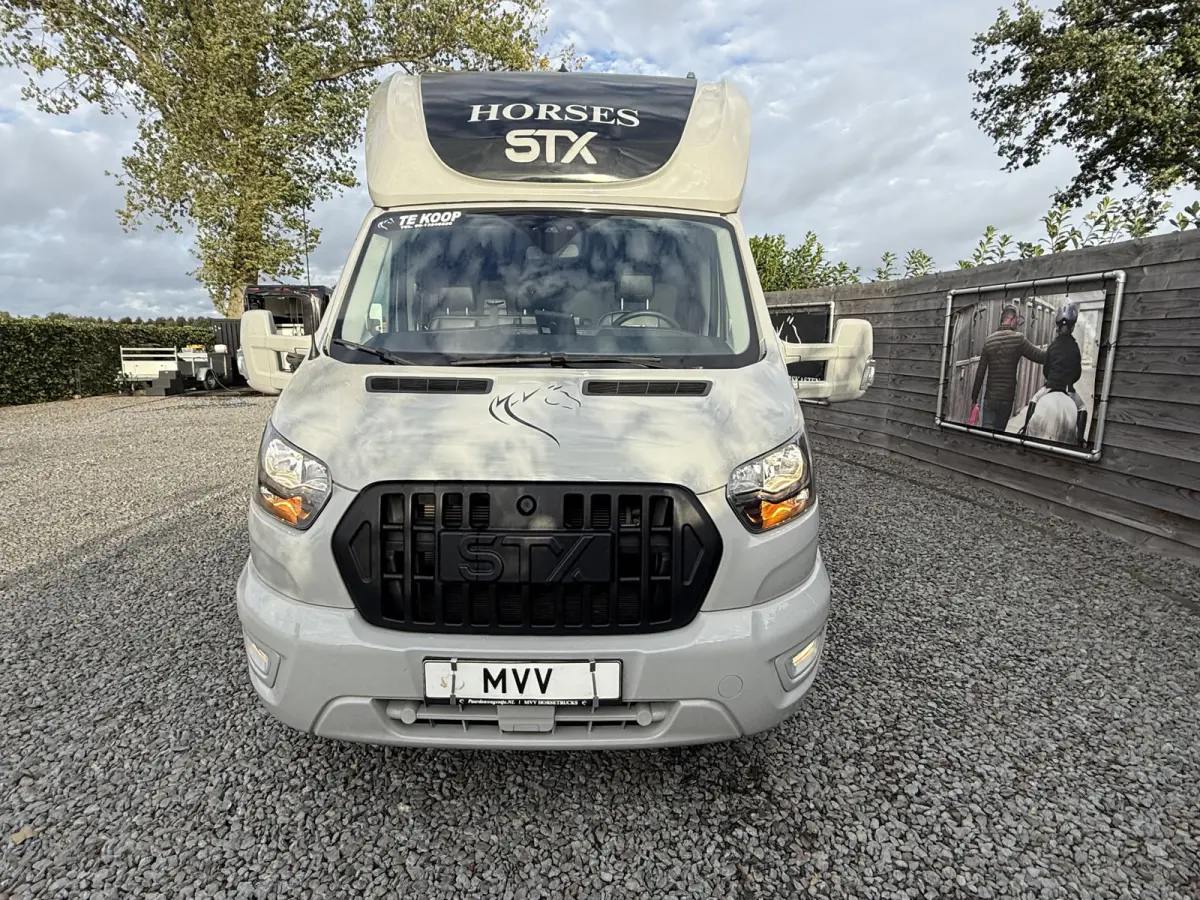 | HORSETRUCK | STX | STALLION 3XL | 2024 | AUTOMATIC | EURO 6 | HENGST | L3 | 42.423KM | LUXE | BELGISCH KENTEKEN