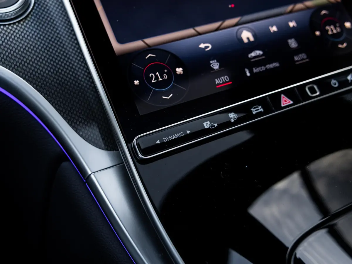400e 4MATIC AMG Line | BURMESTER | 21 INCH ZWART | STOELVENTILATIE | NIGHTPAKKET | PANORAMA/SCHUIF-KANTELDAK | PREMIUM PLUS | SFEERVERLICHTING PREMIUM | STOELMEMORY | HEAD-UP | ELEKTR.TREKHA