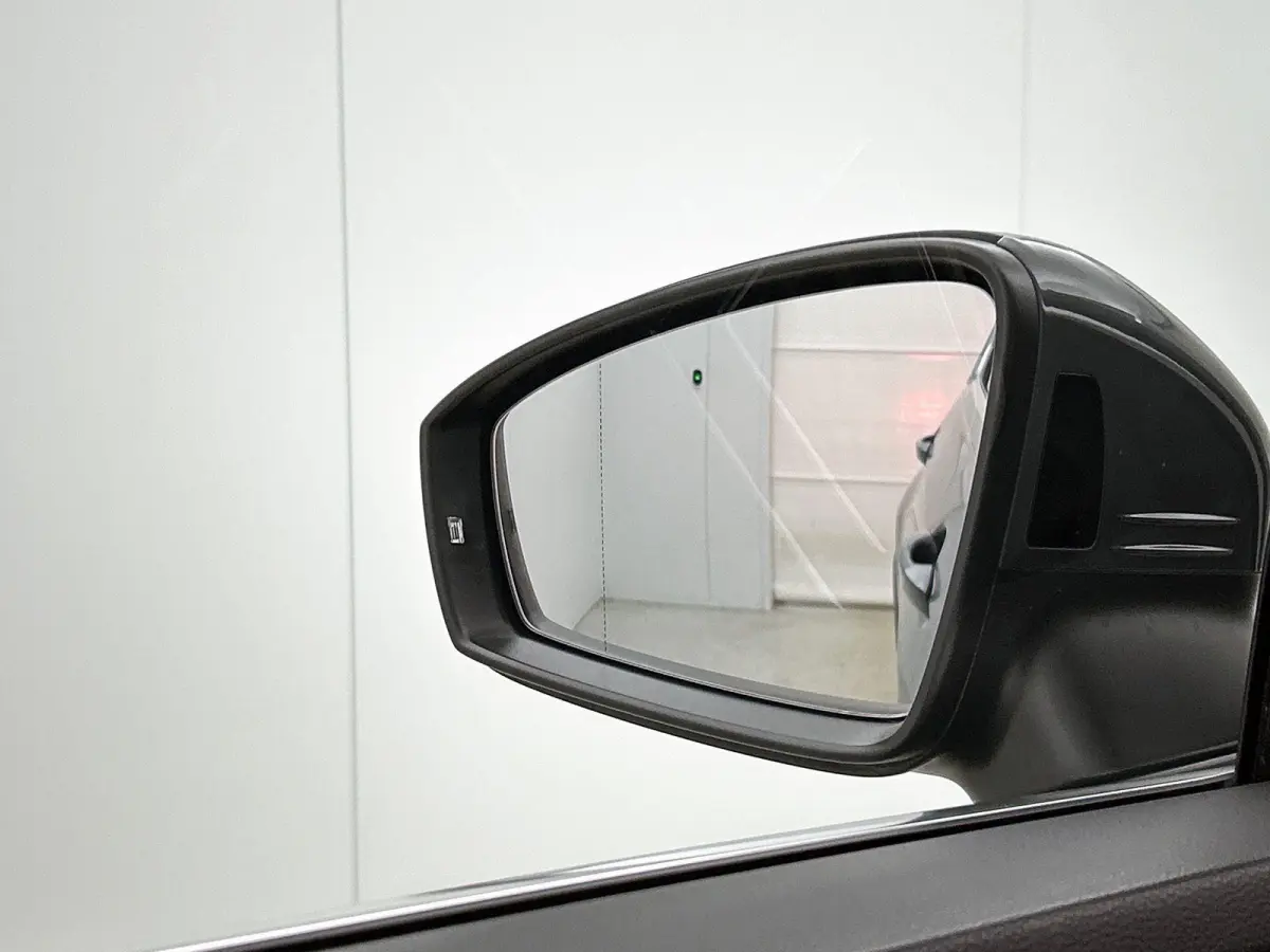 1.5 TSI R-Line Business+ 150 PK | R-Line | Automaat | Panoramadak | Achteruitrijcamera | Navigatie | Dodehoeksensor | Stoelverwarming | Stuurverwarming | Climate Control | Apple Carplay | An