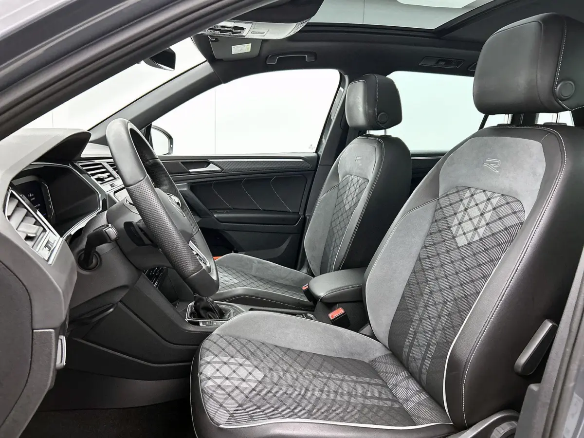 1.5 TSI R-Line Business+ 150 PK | R-Line | Automaat | Panoramadak | Achteruitrijcamera | Navigatie | Dodehoeksensor | Stoelverwarming | Stuurverwarming | Climate Control | Apple Carplay | An
