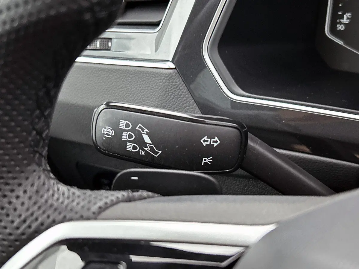 1.5 TSI R-Line Business+ 150 PK | R-Line | Automaat | Panoramadak | Achteruitrijcamera | Navigatie | Dodehoeksensor | Stoelverwarming | Stuurverwarming | Climate Control | Apple Carplay | An