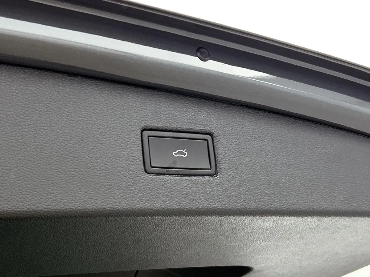 1.5 TSI R-Line Business+ 150 PK | R-Line | Automaat | Panoramadak | Achteruitrijcamera | Navigatie | Dodehoeksensor | Stoelverwarming | Stuurverwarming | Climate Control | Apple Carplay | An