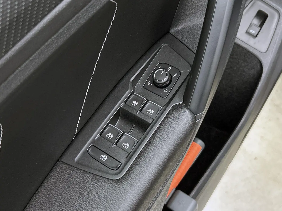 1.5 TSI R-Line Business+ 150 PK | R-Line | Automaat | Panoramadak | Achteruitrijcamera | Navigatie | Dodehoeksensor | Stoelverwarming | Stuurverwarming | Climate Control | Apple Carplay | An