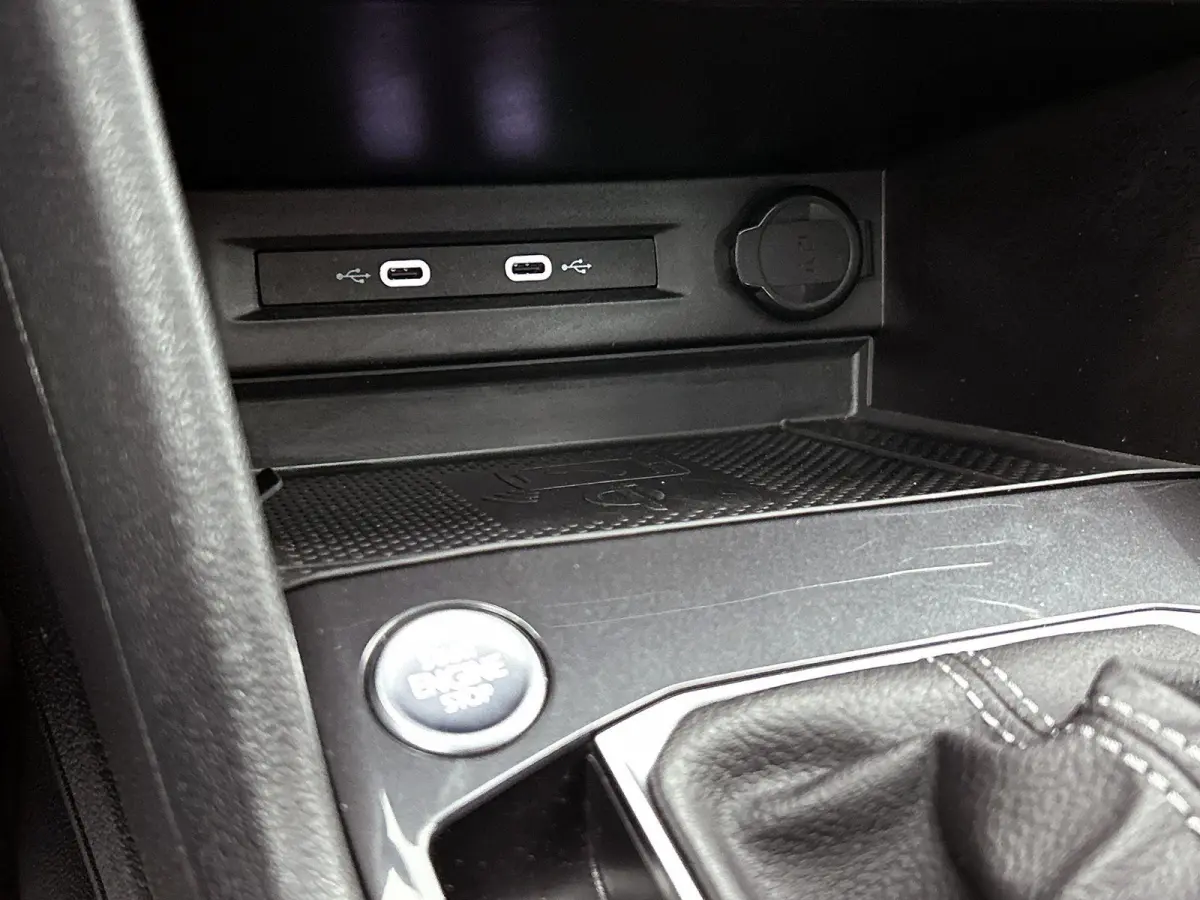 1.5 TSI R-Line Business+ 150 PK | R-Line | Automaat | Panoramadak | Achteruitrijcamera | Navigatie | Dodehoeksensor | Stoelverwarming | Stuurverwarming | Climate Control | Apple Carplay | An