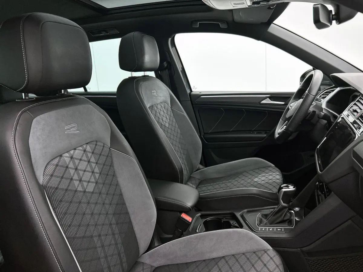 1.5 TSI R-Line Business+ 150 PK | R-Line | Automaat | Panoramadak | Achteruitrijcamera | Navigatie | Dodehoeksensor | Stoelverwarming | Stuurverwarming | Climate Control | Apple Carplay | An