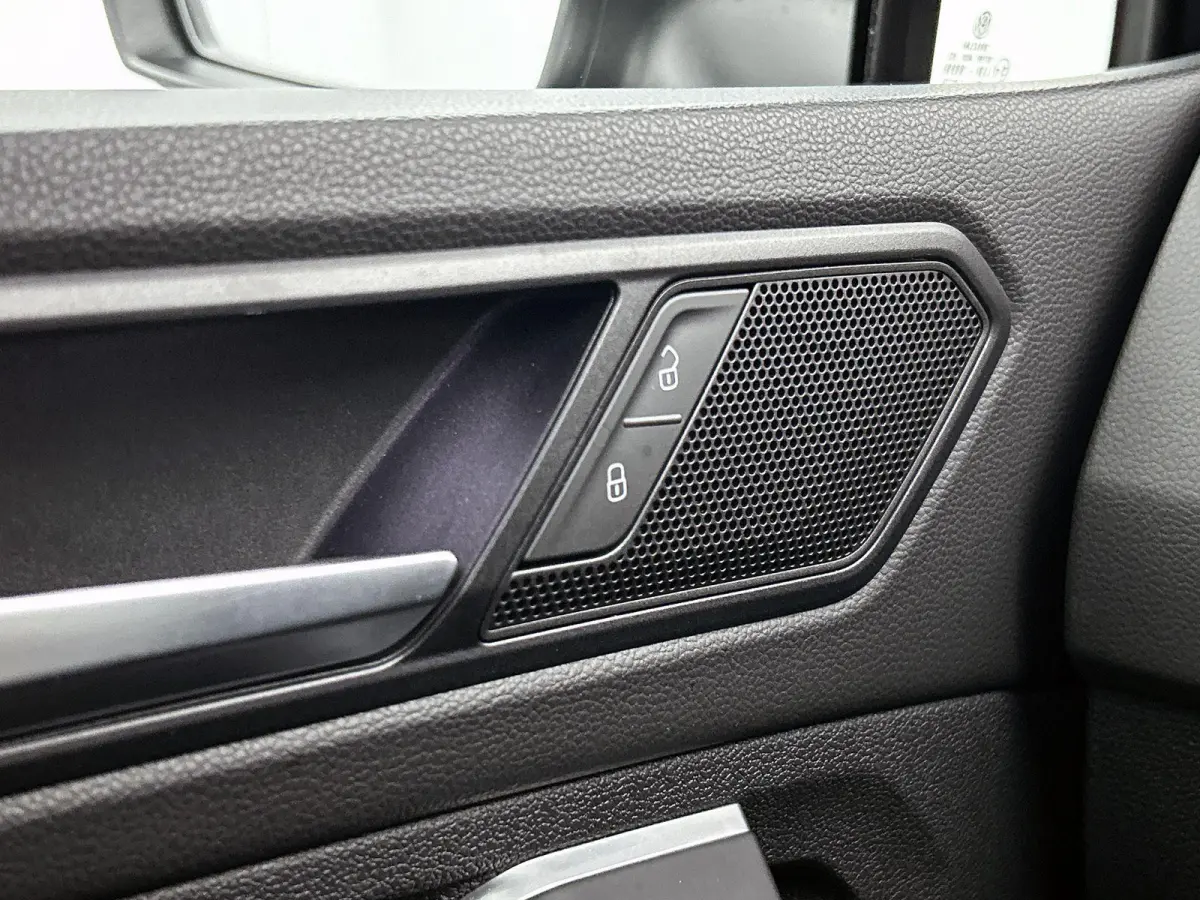 1.5 TSI R-Line Business+ 150 PK | R-Line | Automaat | Panoramadak | Achteruitrijcamera | Navigatie | Dodehoeksensor | Stoelverwarming | Stuurverwarming | Climate Control | Apple Carplay | An