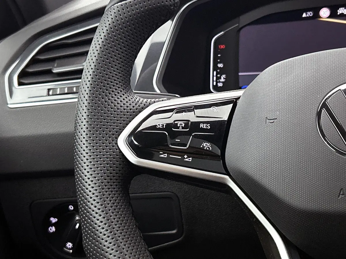 1.5 TSI R-Line Business+ 150 PK | R-Line | Automaat | Panoramadak | Achteruitrijcamera | Navigatie | Dodehoeksensor | Stoelverwarming | Stuurverwarming | Climate Control | Apple Carplay | An